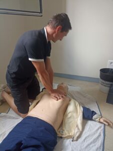 Exercice massage cardiaque